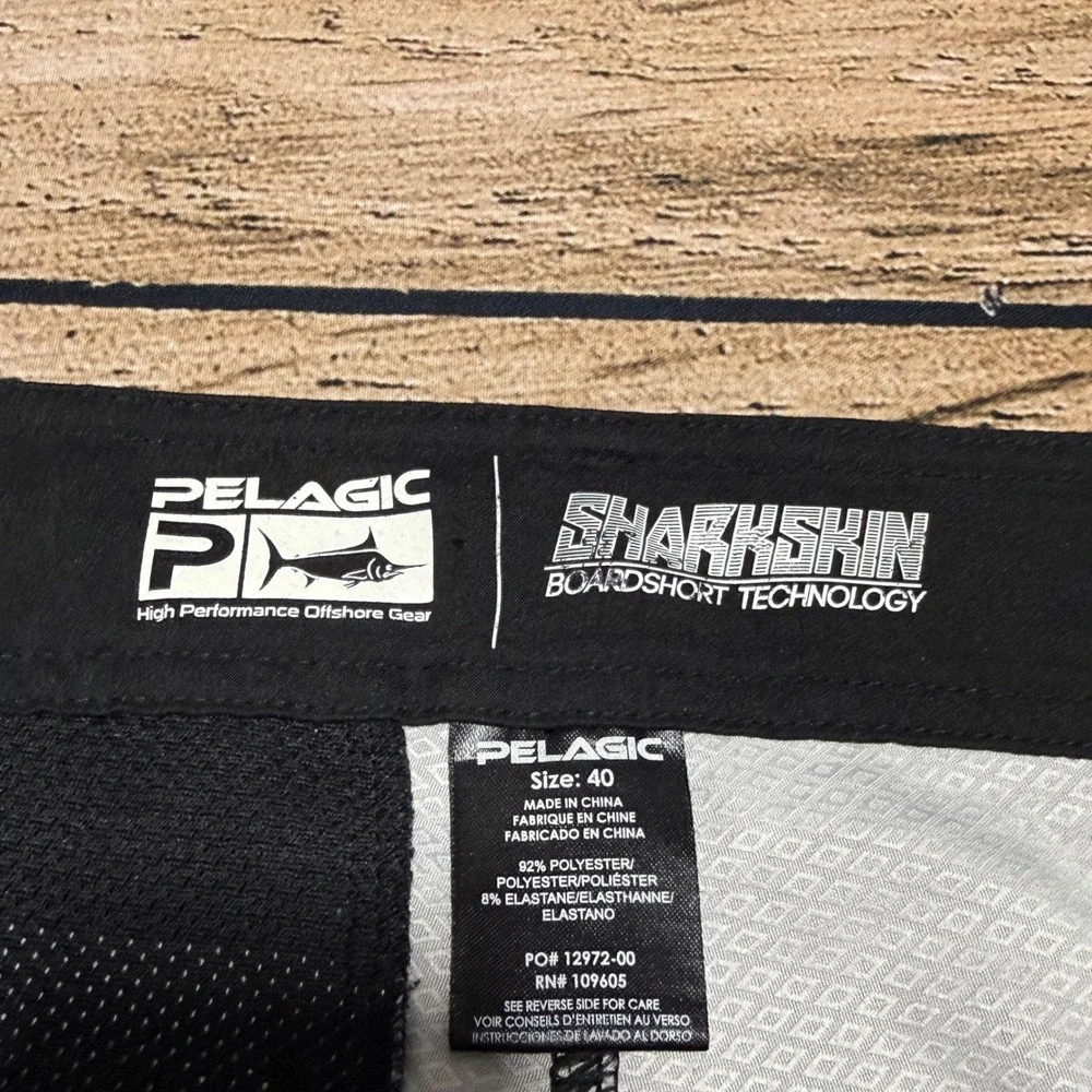 Pelagic Sharkskin Boardshorts Men 40 Black Camo Stars Stripes Fishing Shorts